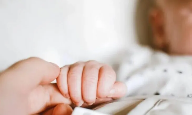 Ngjarja e rëndë/ Zbardhen detaje, foshnja 2 muajshe në gjendje të rëndë, mjekët tentativa për ta transportuar drejt…