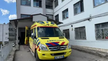 Ngjarje e rëndë në Korçë, foshnja 2 muajshe rrezikon jetën pasi nëna nuk e ushqeu me gji