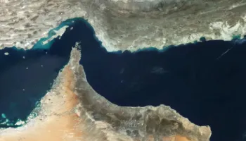 “Ngushtica e Hormuzit, e mbyllur vetëm për anijet nga SHBA-ja, Izraeli dhe Evropa”, Irani paralajmëron: Do të goditen nëse kalojnë