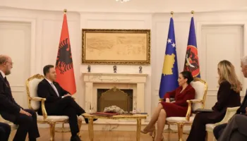 Niko Peleshi vizitë zyrtare në Prishtinë, takime me homologen, Presidenten dhe Kryeministrin e Kosovës