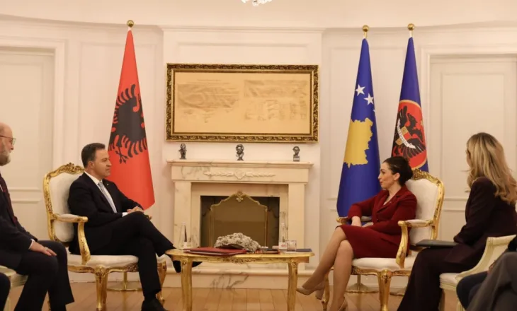 Niko Peleshi vizitë zyrtare në Prishtinë, takime me homologen, Presidenten dhe Kryeministrin e Kosovës