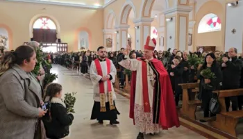 Nis javën e Pashkëve për katolikët, simbolika e të Dielës së Larit