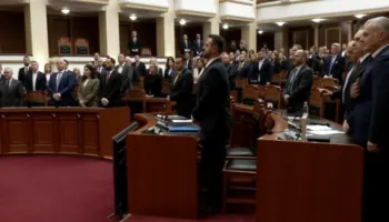 Nis seanca plenare në Kuvend, 1 minutë heshtje për Adem Jasharin dhe ish-deputetin Tomor Dosti