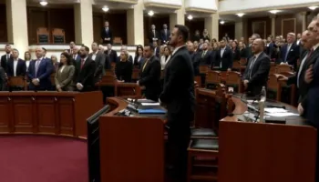 Nis seanca plenare në Kuvend me një minutë heshtje, nderohet edhe ish-deputeti i PD