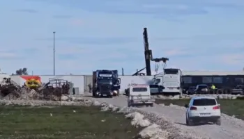 Nis zhvendosja e 102 kontejnerëve me mbetjet toksike nga Porto Romano drejt fshatit Vrinë