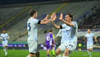 Një gol që në minutën e parë dhe dy të tjerë të anulluar, Inter e mbyll në avantazh pjesën e parë në Firence (video)