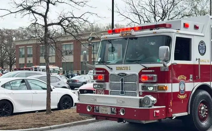 Një i vdekur dhe dy të plagosur nga të shtënat me armë zjarri në një universitet në Virxhinia të SHBA-ve, vritet autori