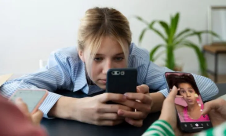 Një javë pa rrjetet sociale/ Një nxitje për shëndetin mendor, ja çfarë thotë studimi më i fundit!