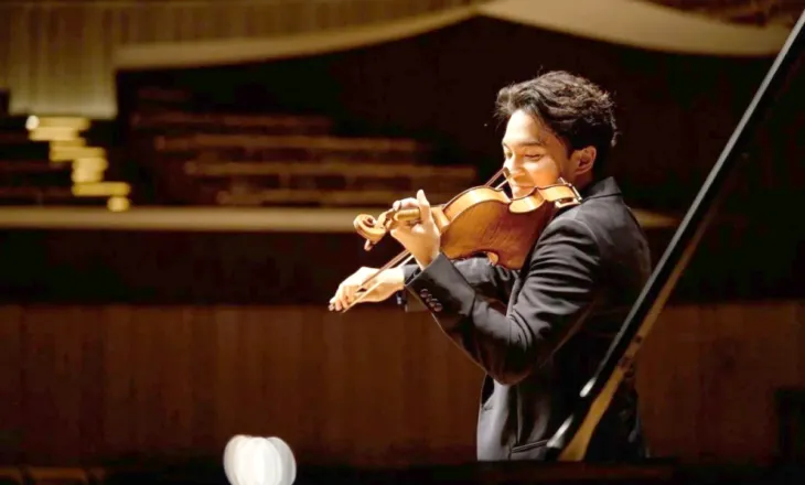 Një mbrëmje e dedikuar muzikës klasike në Tiranë, performojnë Ray Chen dhe Amsterdam Sinfonietta 