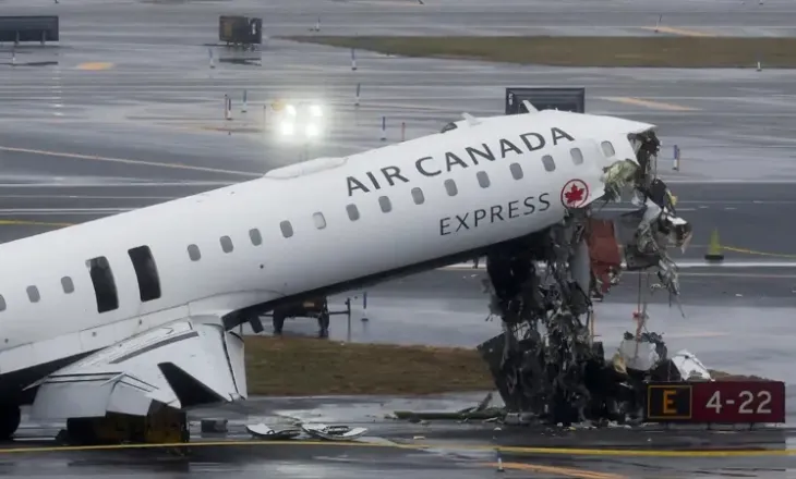 Një stjuardesë u gjet e gjallë, detaje nga përplasja e frikshme në aeroportin LaGuardia ku humbën jetën 2 pilotët