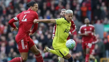 Një super Alisson nuk mjafton, Liverpool e pëson në fund. Richarlison i jep një pikë shprese Tottenhamit (video)