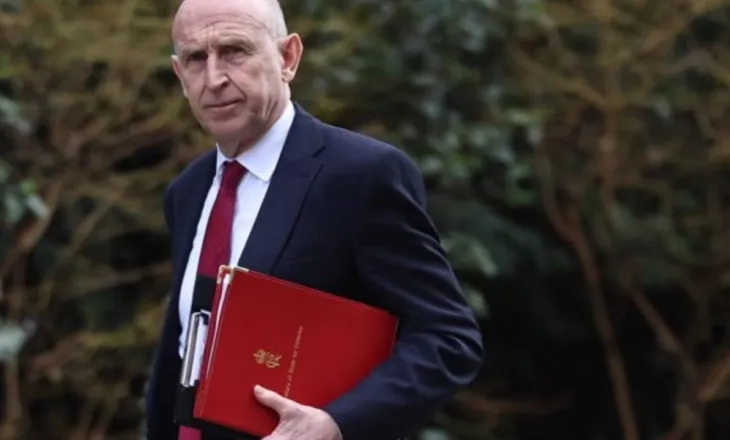 “Njerëzit janë të frikësuar dhe të zhgënjyer”/ Sulmi me dronë në bazën e RAF, sekretari britanik i Mbrojtjes viziton Qipron për të zbutur tensionet diplomatike