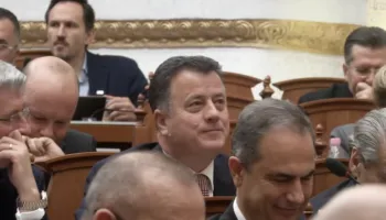 Noka: Keni zegjinizuar Parlamentin! Deputeti i PS: Je një kalk i shëmtuar i doktorit!