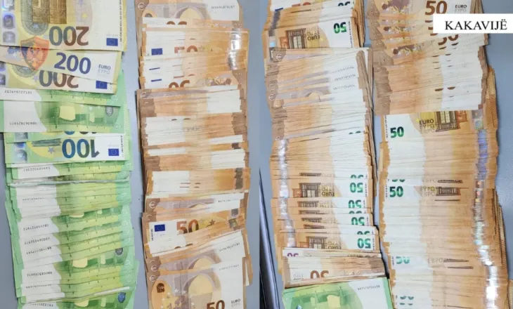 Nuk deklaruan paratë në kufi, sekuestrohen gati 26 mijë euro në Kakavijë, procedohen dy persona