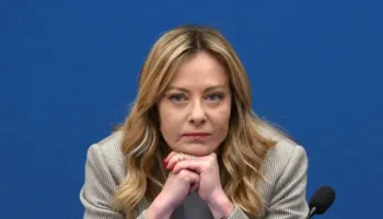 “Nuk do të futemi në Ngushticën e Hormuzit”, Meloni: Ndërhyrja ushtarake do të thotë përfshirje në konflikt