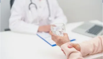 Nuk fillon gjithmonë me dridhje – një shenjë e sëmundjes së Parkinsonit mund të shfaqet vite më parë