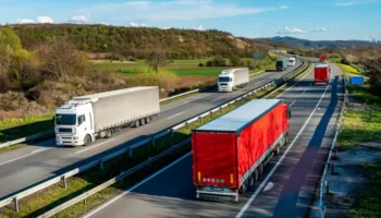 Nuk gjenden punonjës/ Paga për drejtuesit shqiptarë të kamionit arrin deri në 2,500 euro, sa…