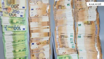 Nuk i deklaruan në kufi, sekuestrohen 25 mijë euro në Kakavijë! Procedohen 2 shtetas