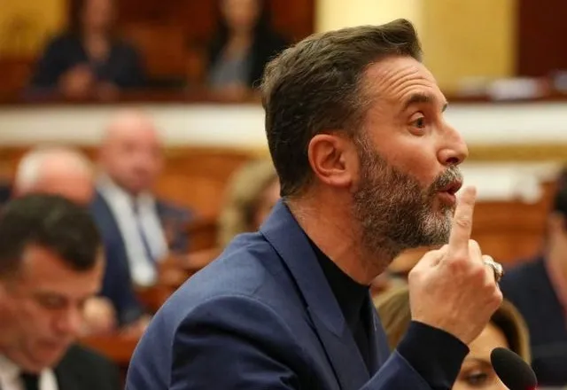 “Nuk mund të vazhdohet më kështu”/ Erion Braçe vetëofrohet kandidat për Tiranën: Problemet nuk po gjejnë zgjidhje