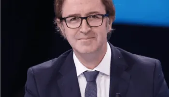 “Nuk rrëzohet qeveria dhe mbreti me një protestë”/ Alizoti: Berisha duhet të godasë më fort!