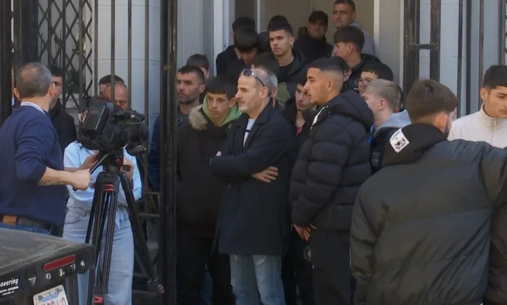 Nxënësit duan fushat e futbollit, dhjetëra të rinj nuk bëjnë stërvitje prej 45 ditësh,  duan zgjidhje 