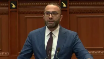 “Objektivi final, largimi i  Ramës”,deklarata e fortë e Gazment Bardhit: Protestat e pandalura shkarkuan Ballukun dhe..