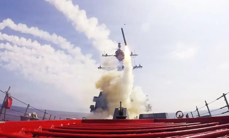 OBSH paralajmëron për “shiun e zi” në Teheran: Rrezik për shëndetin e popullsisë