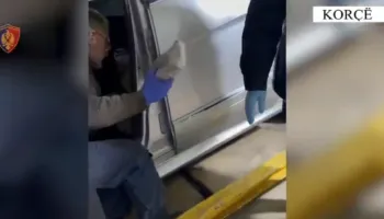 Operacion antidrogë në Kapshticë: 37 kg kanabis në makinë, mjeti ‘ngec’ në doganë, policia ‘u prish’ planin 2 grekëve