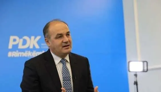 “Osmani ka bërë shkelje të rënda kushtetuese”, Hoxhaj: Nuk e di nëse meriton të jetë presidente