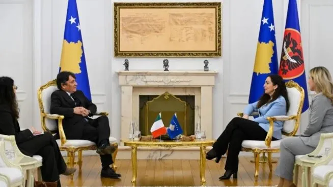 Osmani takim me ambasadorin italian, në fokus zhvillimet politike në Kosovë