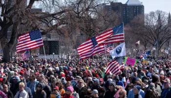 Pa Mbretër, mijëra qytetarë protestuan në SHBA dhe Evropë kundër Trump dhe luftës ndaj Iranit
