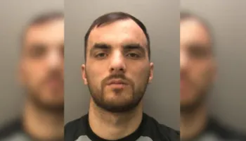 Pagoi 10 mijë euro për të hyrë ilegalisht në Angli, 24 vjeçari shqiptar arrestohet në një ‘shtëpi bari’ me vlerë 100 mijë paund