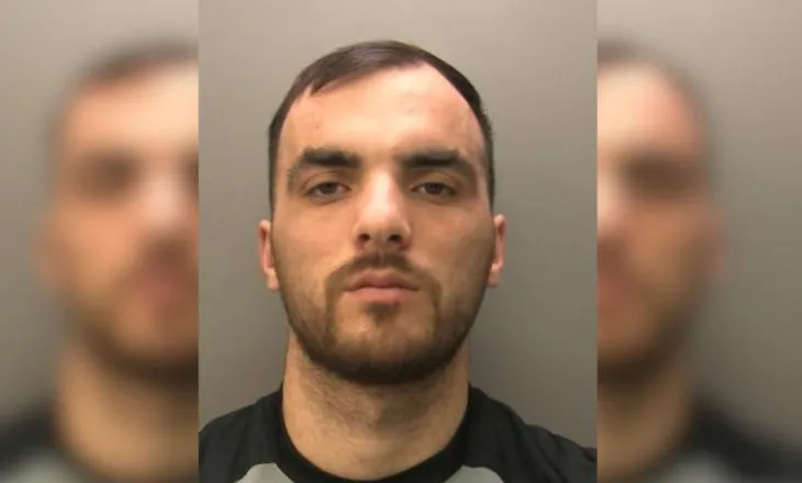 Pagoi 10 mijë euro për të hyrë ilegalisht në Angli, 24 vjeçari shqiptar arrestohet në një ‘shtëpi bari’ me vlerë 100 mijë paund