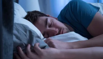 Pak më shumë se shtatë orë gjumë në natë mund të ndihmojnë në parandalimin e diabetit