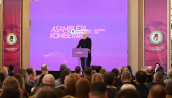 “Paketa e Maleve”/ Rama vendos kushte për rikandidimin e kryebashkiakëve: 10 kontrata të firmosura dhe 3 ndërmarrje të miratuara