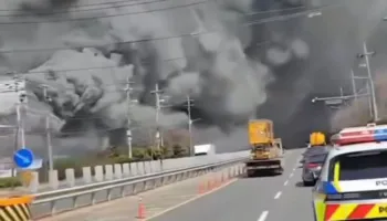 Pamje të frikshme nga Koreja e Jugut, zjarr në një fabrikë, dhjetëra të plagosur (VIDEO)