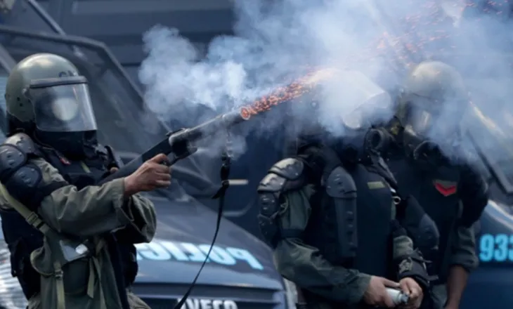 PAMJET/ Të shtëna me armë zjarri në një shkollë, ndërron jetë 13-vjeçarë