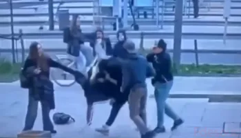 Pamjet tronditëse nga Belgjika, mbrojti vajzën që po ngacmohej, i riu dhunohet brutalisht nga një grup djemsh