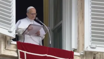 Papa thirrje gazetarëve: Flisni për vuajtjet e luftës, jo propagandë