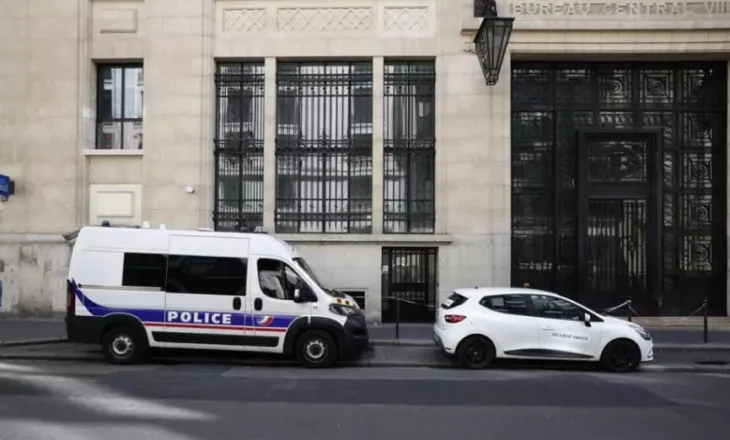 Parandalohet sulmi me bombë në dyer e një banke në Paris, policia kap autorin teksa bënte gati aktivizimin e saj