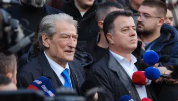 “Partia është mbushur me pensionistë”, ish-ministri i PD: Berisha po mendon largimin…