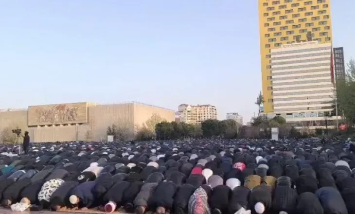 Pas 1 muaji agjërimi dhe sakrifice, besimtarët myslimanë kremtojnë sot Fitër Bajramin