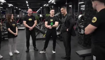 Pas 80 ditësh në Big Brother, Mateo mbërrin në palestrën ku punon dhe suprizohet nga kolegët