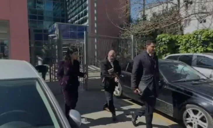 Pas dy orësh në SPAK, ish-drejtoresha e AKSHI-t Mirlinda Karçanaj del nga Prokuroria e Posaçme