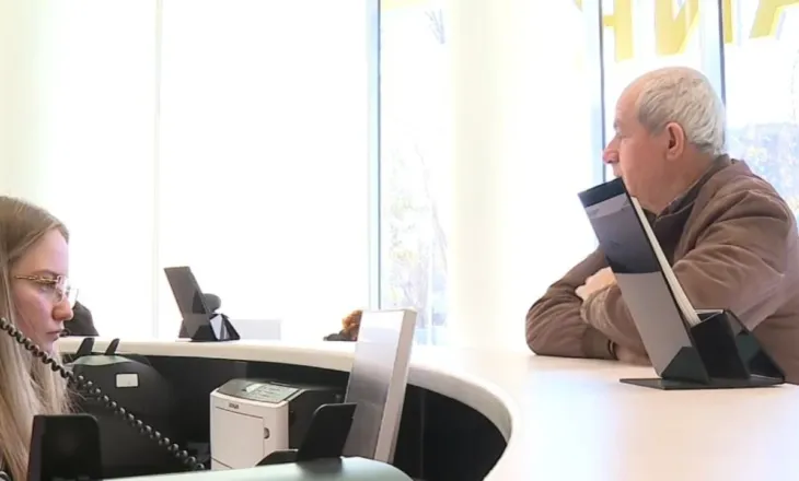 Pas festave, bizneset rrisin depozitat bankare, individët më të kursyer