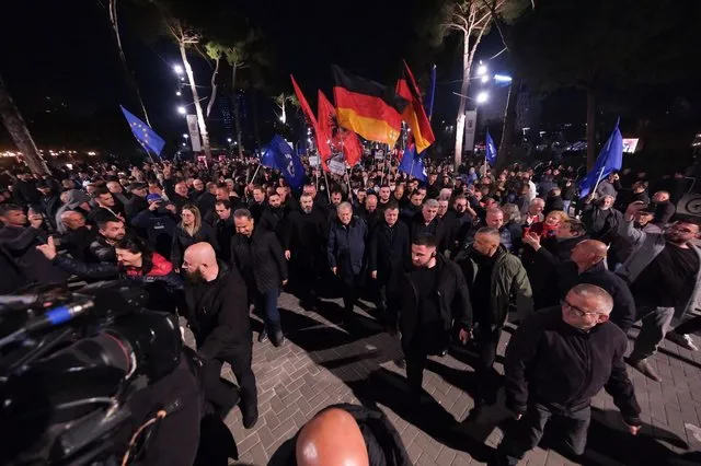 Pas Kryeministrisë protestuesit i drejtohen Bashkisë së Tiranës
