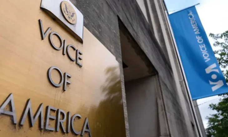 Pas një viti pezullim, gjykata urdhëron rihapjen e Zërit të Amerikës: Mbyllje e paligjshme