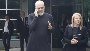 Pas paralajmërimit për zgjedhje brenda partisë, Rama mbledh të gjithë deputetët e PS dhe drejtuesit e degëve