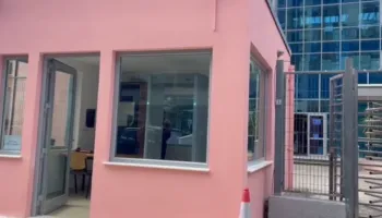 Pas vrasjes së gjyqtarit Astrit Kalaja, shtohet masat në gjykata! GJKKO ‘blindohet’ e para: punonjës garde në hyrje dhe 2 skanera