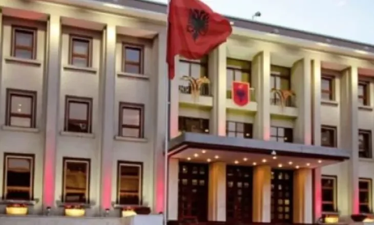 Pasi morën “bekimin” e Presidentit, ministrat e rinj do të betohen nesër!